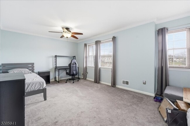 Building Photo - 2606 Trafalgar Square