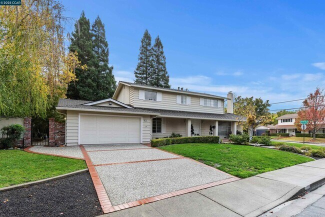 Foto del edificio - 2201 Quiet Pl Dr