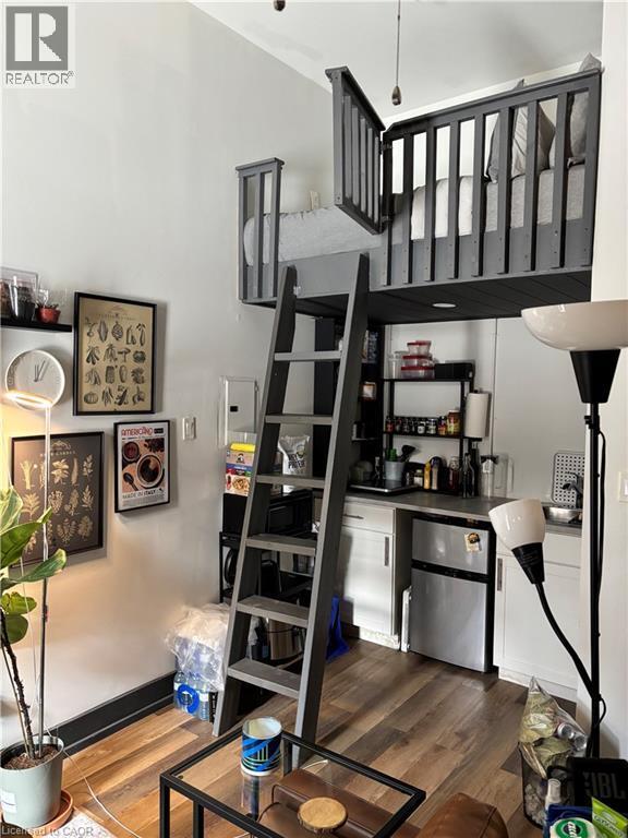 Building Photo - 123 MacNab St S