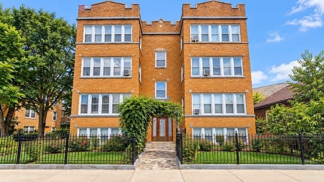 Building Photo - 4646 W Addison St
