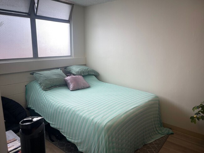 Foto del edificio - 48 Maluniu Ave
