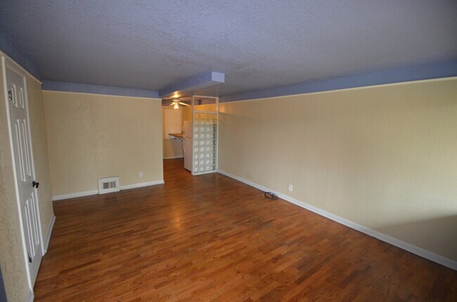 Foto del edificio - 2717-2723 Sheridan Blvd