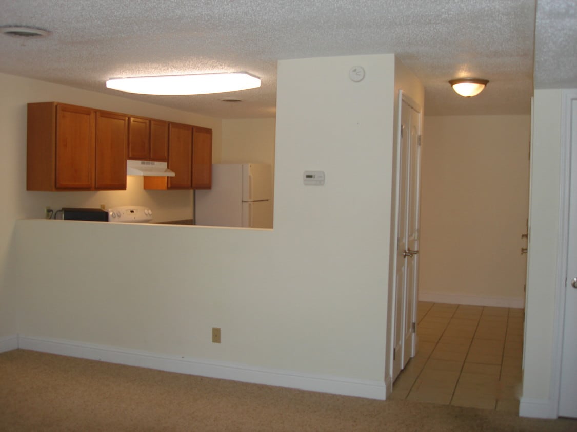 Primary Photo - 618 E Campus Dr