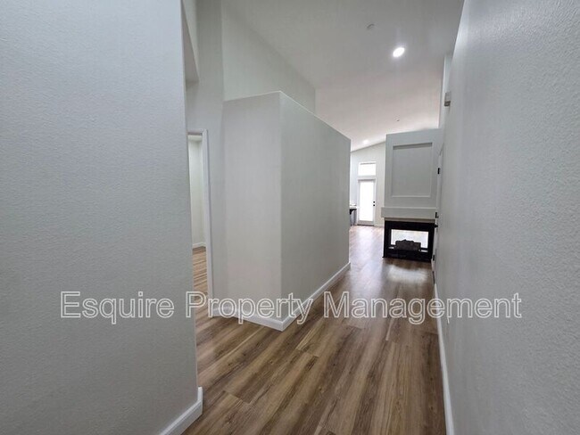 Foto del edificio - 4888 Ellington St