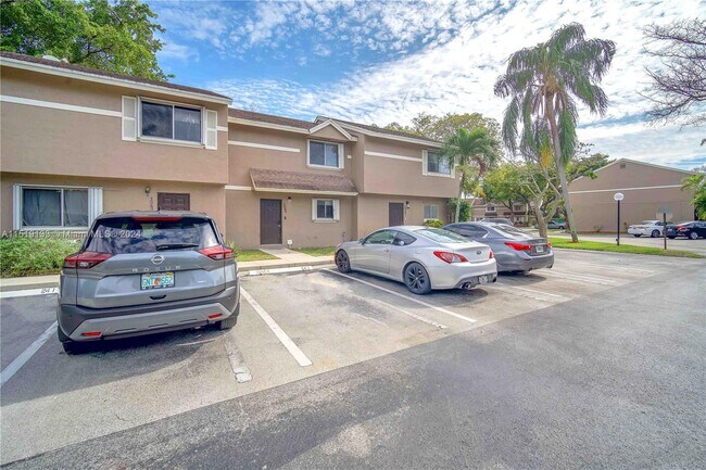Building Photo - 1245 Sussex Dr