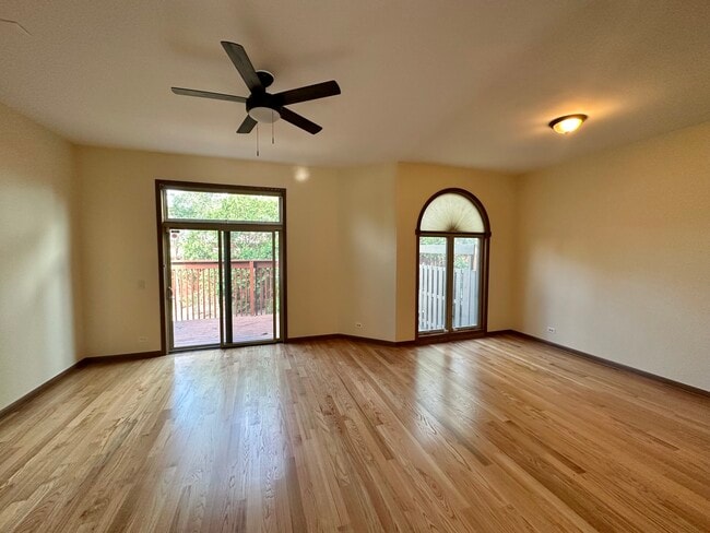 Living Room - 1010 Arbor Ct