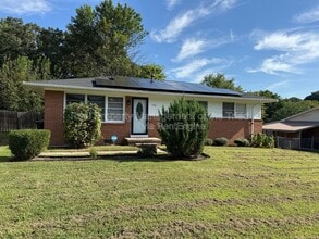 Building Photo - 710 Savannah St