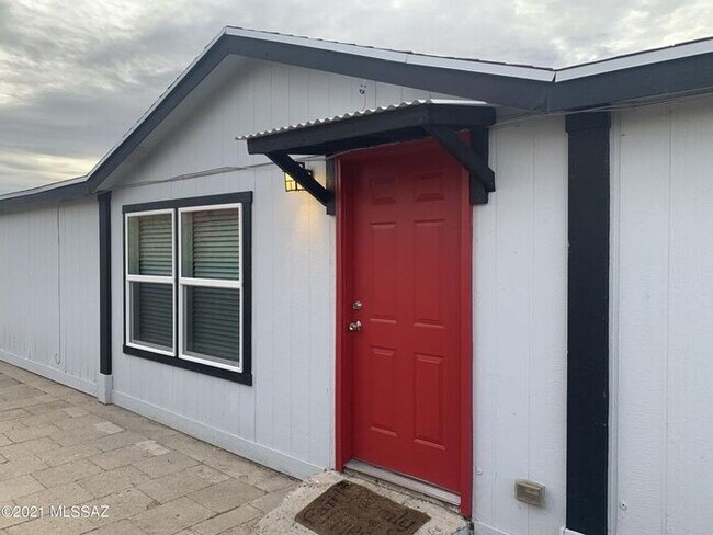 Building Photo - Great 3br 2ba Central Location
