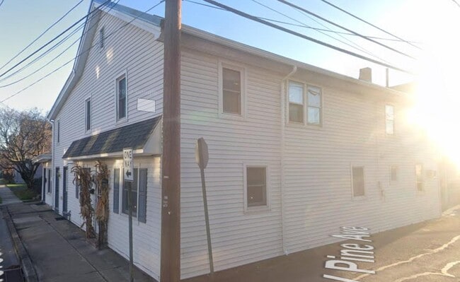 Foto del edificio - 212 W Pine Ave