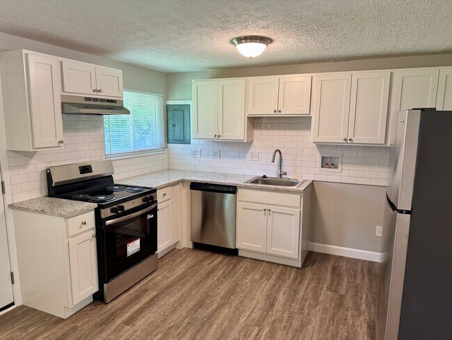 Foto del edificio - 4409 Primrose Ln