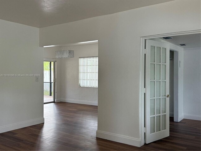 Foto del edificio - 6420 SW 18th Terrace