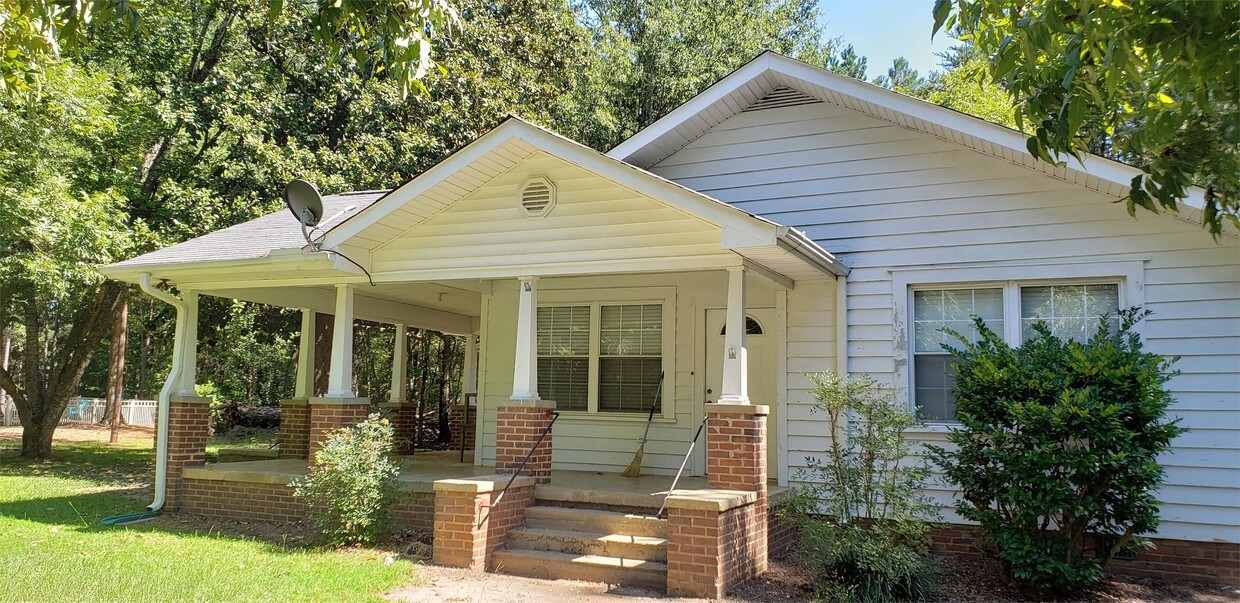 Primary Photo - 2308 Woodlawn Rd