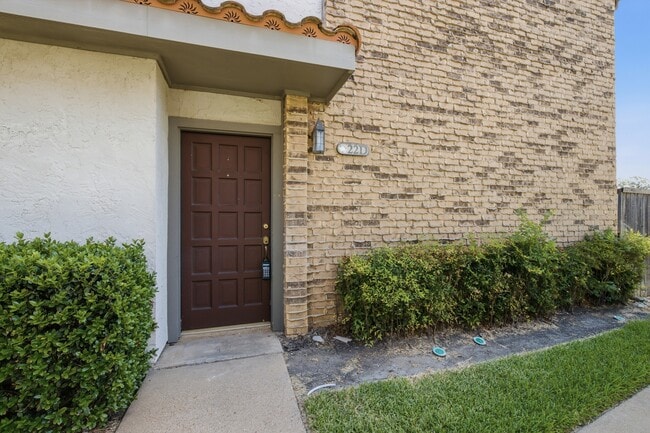 Building Photo - 14800 Enterprise Dr