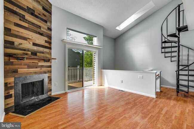 Building Photo - 1004 Gregorys Way