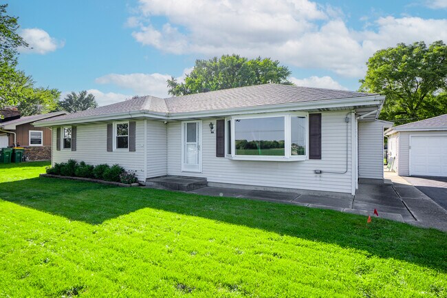 Building Photo - 815 Bronk Rd