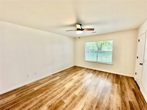 Building Photo - 802 E Kara Ln