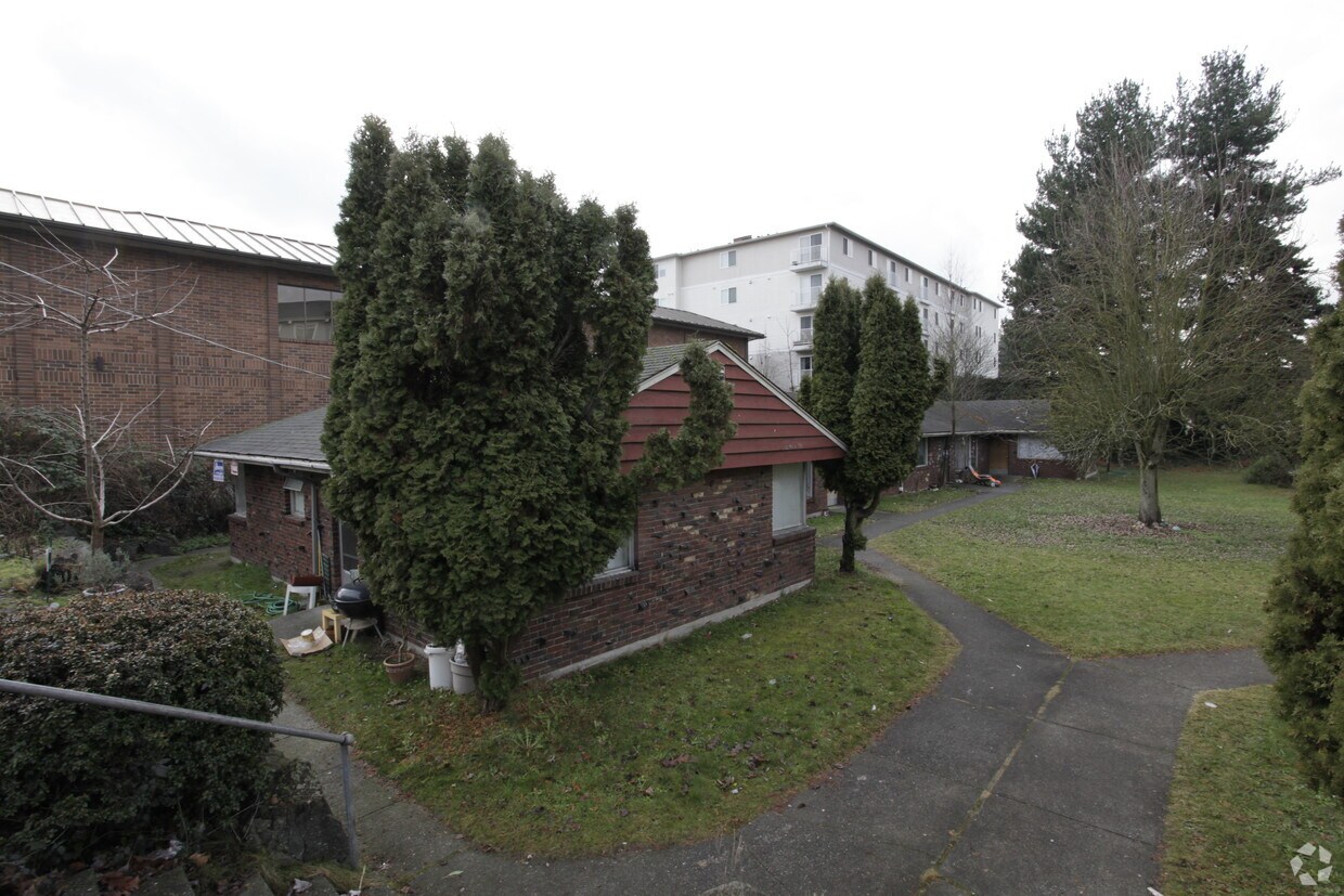 Building Photo - 12729-12733 30th Ave NE