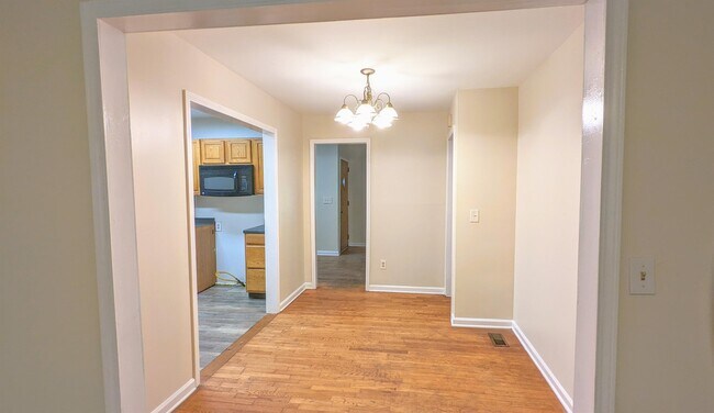 Building Photo - 1545 Glenrock Dr NW