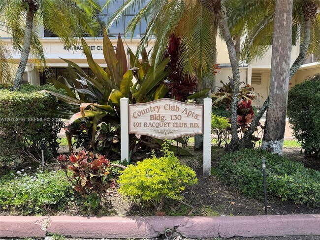 Foto del edificio - 491 Racquet Club Rd