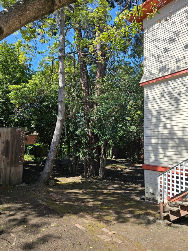Foto del edificio - 2444 Carleton St