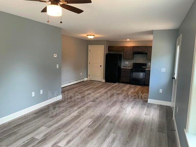 Building Photo - 17 Twin Oak Dr