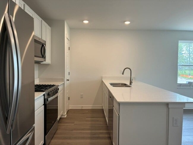 Foto del edificio - Brand New 3 Bedroom - 2.5 Bath Condo in Union Grove