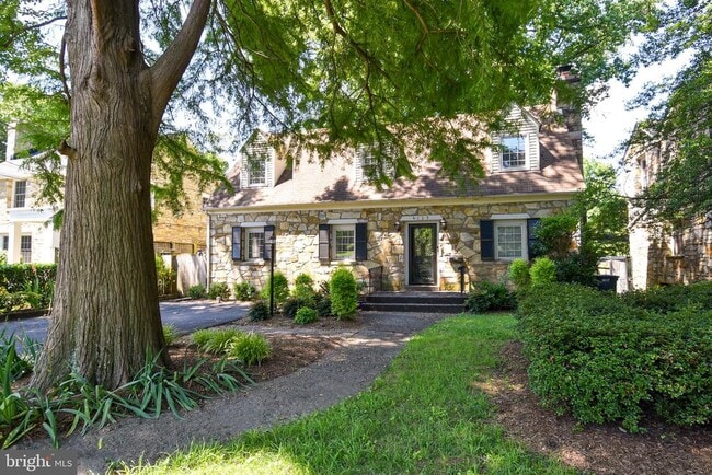 Building Photo - 6127 Brook Dr