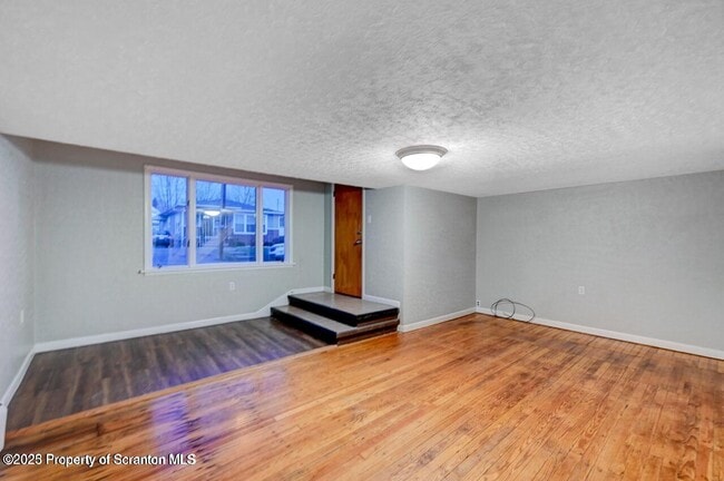 Building Photo - 1326 Winton St