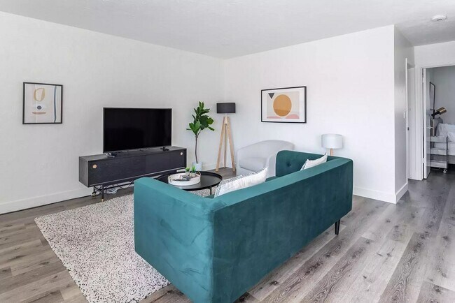 Building Photo - 611 San Luisito Way