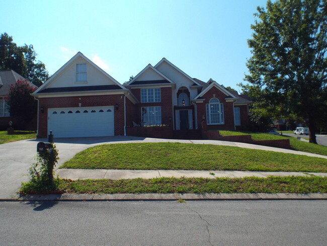 Foto del edificio - 1951 Weston Hills Dr NW