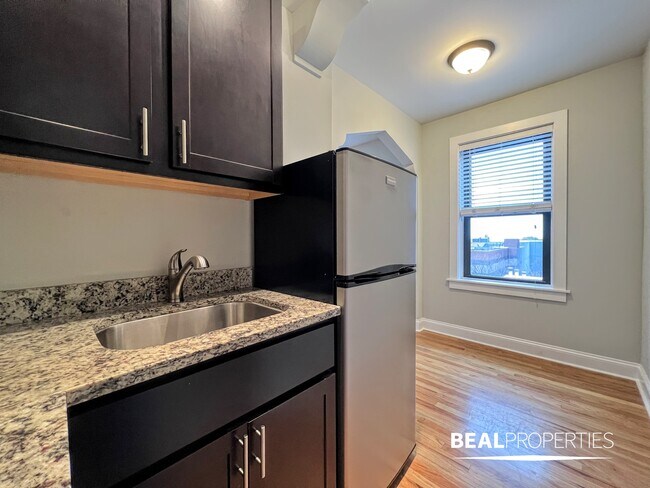 Photo - 612 W Patterson Ave Apartment