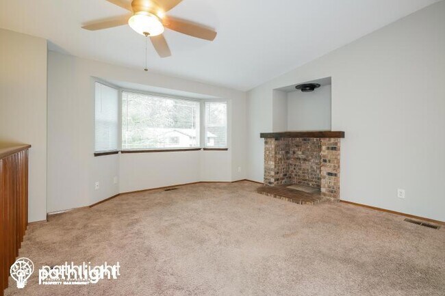 Building Photo - 7585 Falcon Place NE
