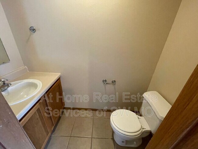 Foto del edificio - 5590 N Green Ln