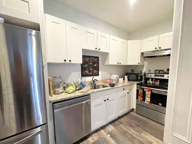 Foto del edificio - 670 Massachusetts Ave