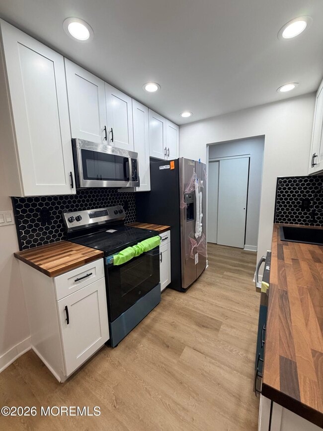 Building Photo - 147 Amberly Dr