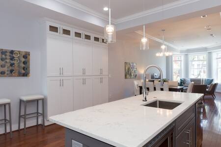 Primary Photo - 2022 1st St NW