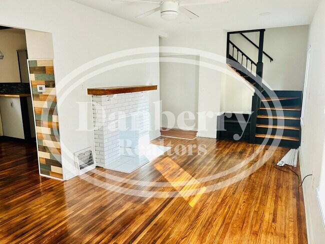 Building Photo - 3860 Upton Ave