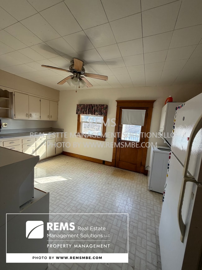 Building Photo - 203 S Albert Ave