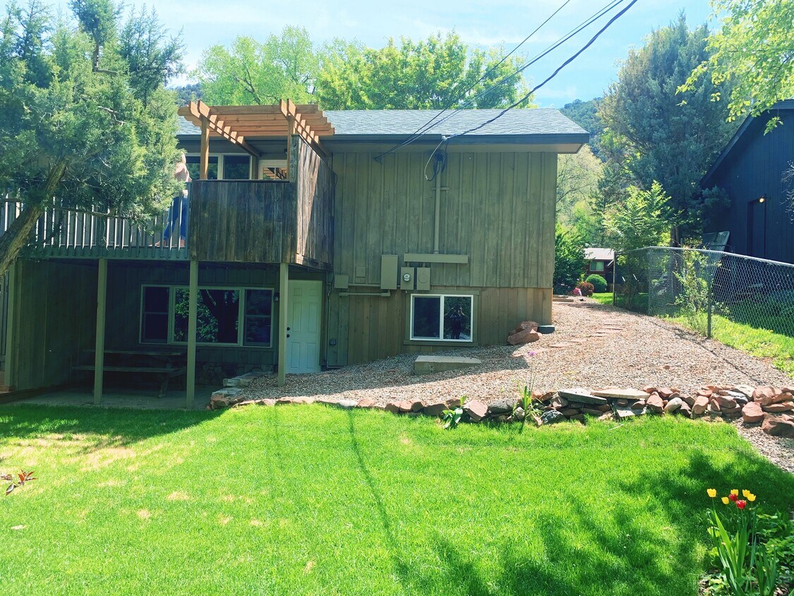 Primary Photo - 2121 Blake Ave