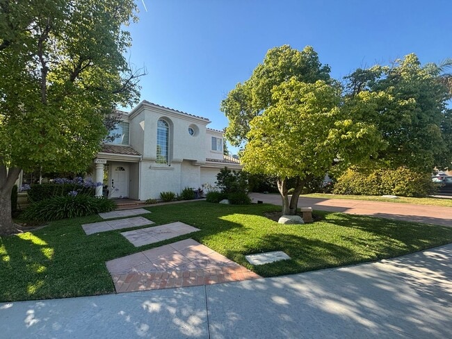 Foto del edificio - Beautiful 3-Bedroom Home with Solar and a Large Yard in Stevenson Ranch