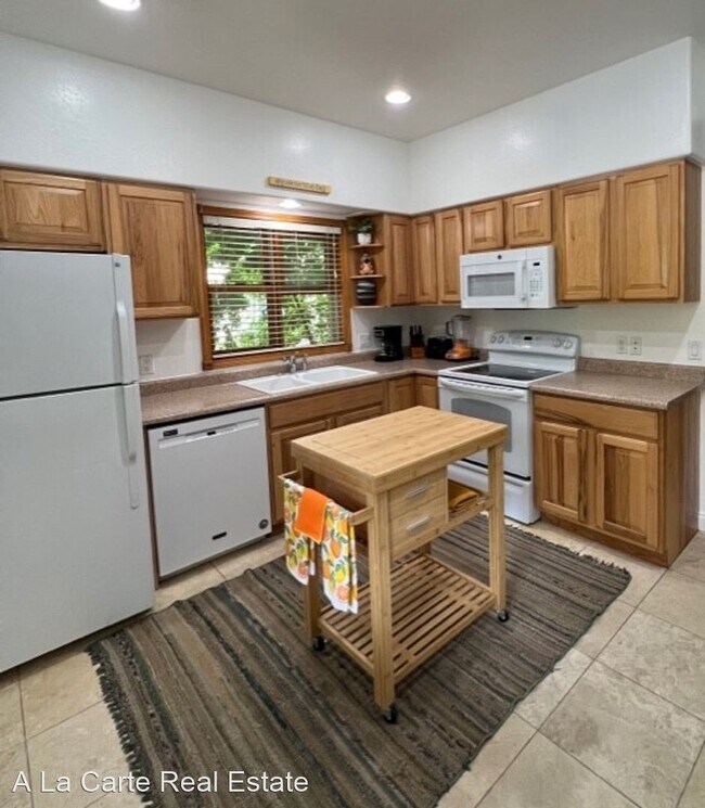 Building Photo - 3 br, 2.5 bath House - 827 Pitkin Ave