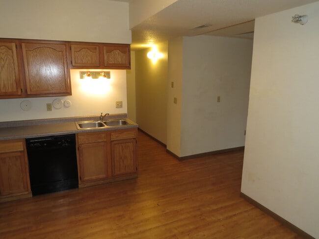 Building Photo - 200 S Linn St