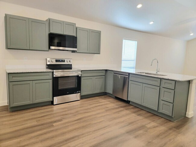 Foto del edificio - BRAND NEW 3 Bedroom 2 Bath 2 Car Garage