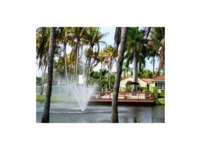 Foto del edificio - 631 Lyons Rd