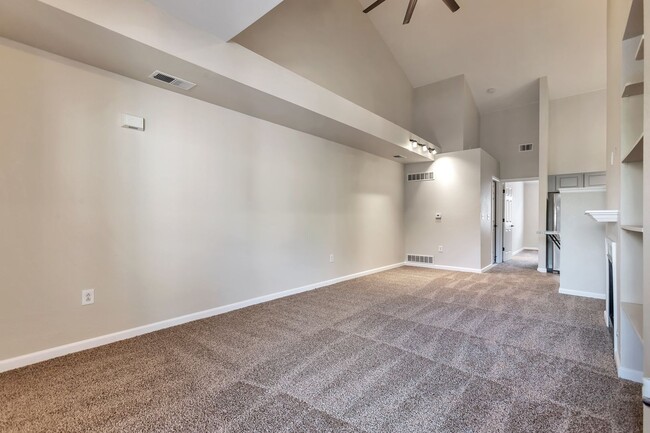 Foto del edificio - Newly Renovated 3 Bedroom, 2 Bath Condo