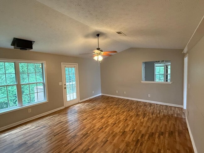 Foto del edificio - 573 Elrod Ave