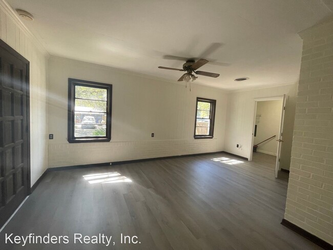 Building Photo - 2 br, 1 bath House - 380 S. Fairfax Dr.