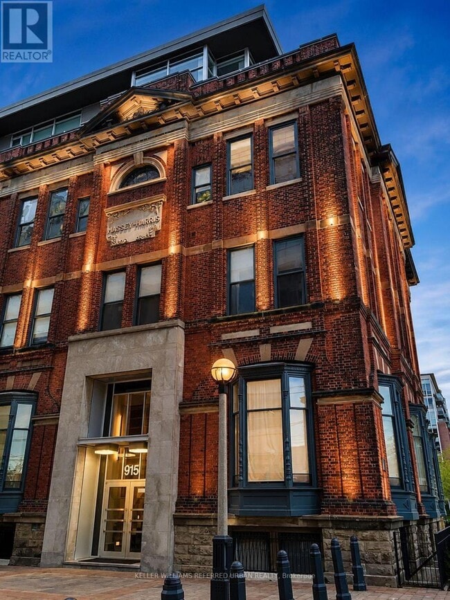 Building Photo - 915 King St W
