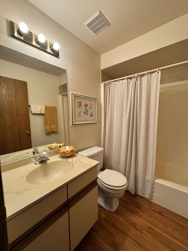 Foto principal - 16045 Applewood Ln