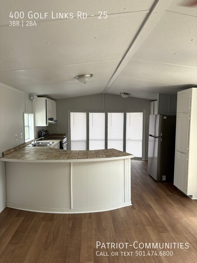 Building Photo - 400 Golf Links Rd